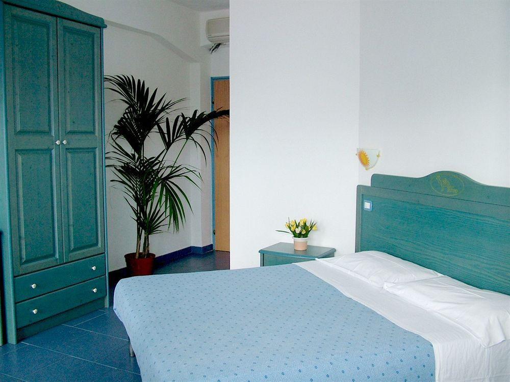 Oasi Azzurra Aparthotel Messina Exterior photo