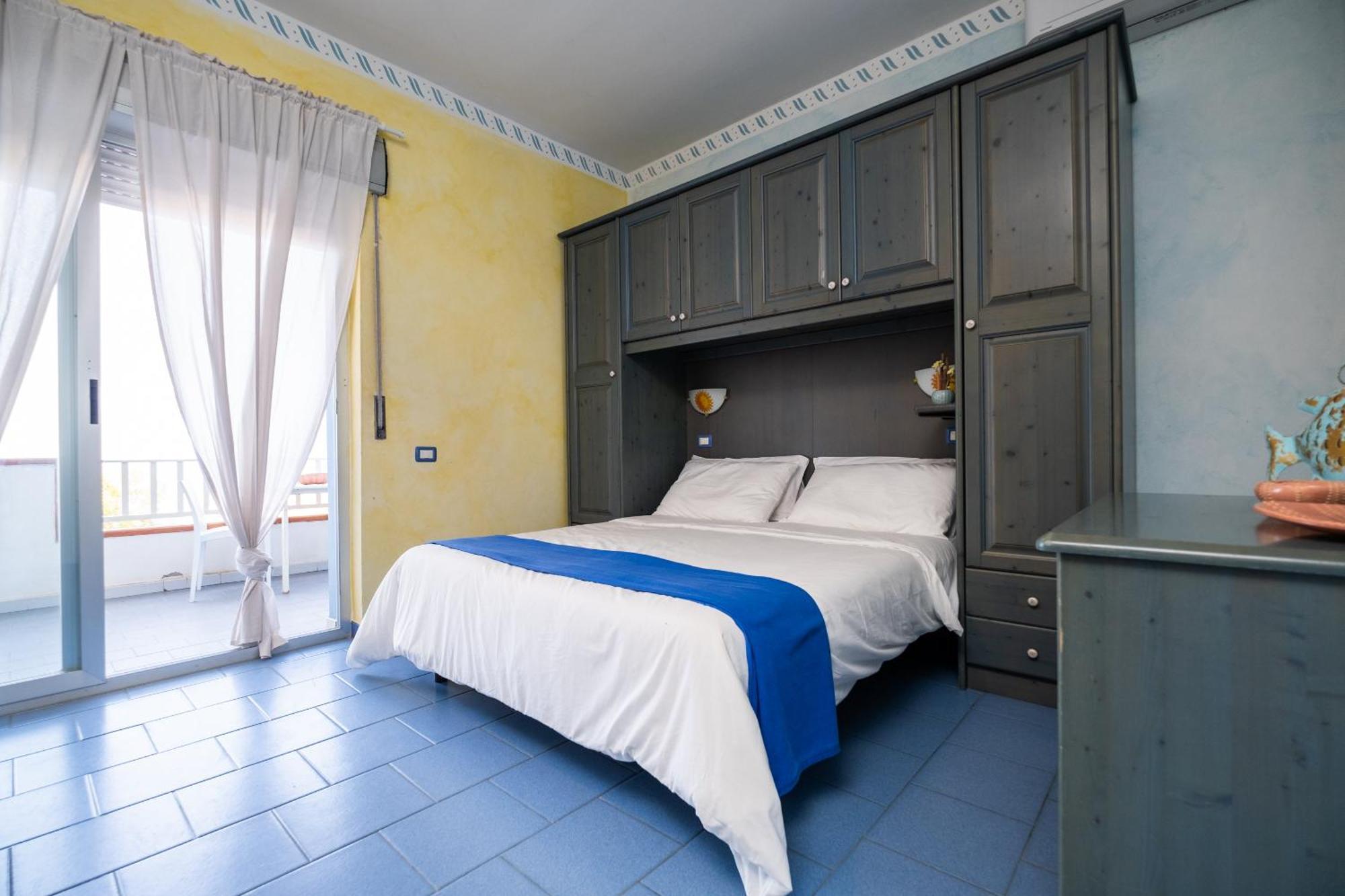 Oasi Azzurra Aparthotel Messina Exterior photo