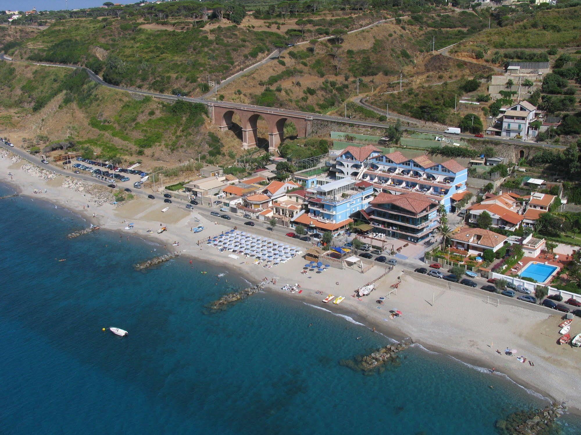 Oasi Azzurra Aparthotel Messina Exterior photo