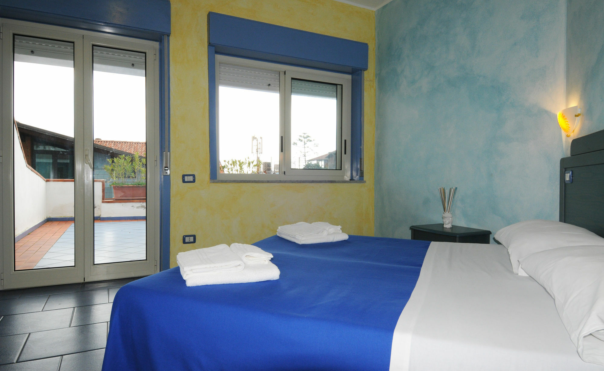 Oasi Azzurra Aparthotel Messina Exterior photo