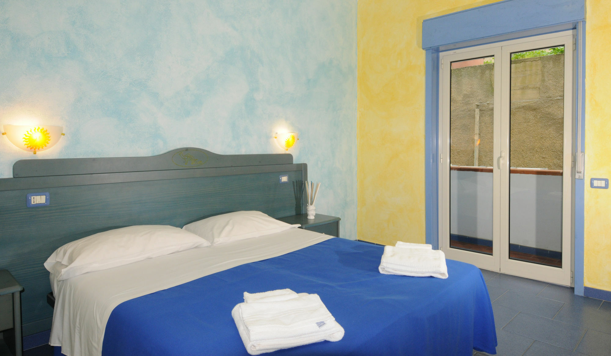 Oasi Azzurra Aparthotel Messina Exterior photo
